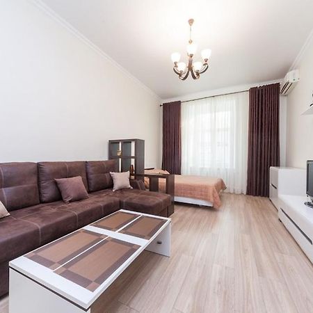 Center, Apartment On Deribasovskaya 10 オデッサ エクステリア 写真