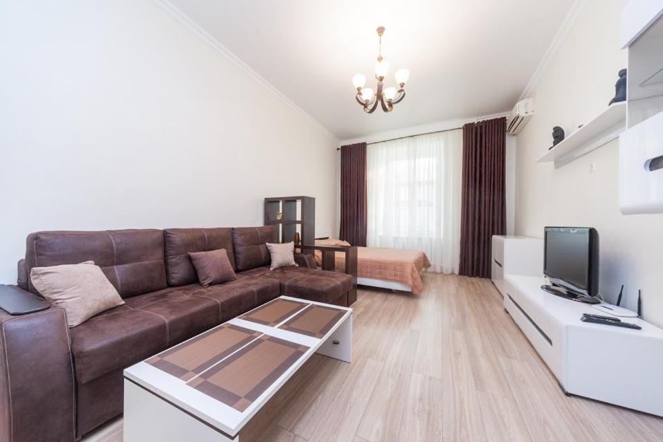 Center, Apartment On Deribasovskaya 10 オデッサ エクステリア 写真